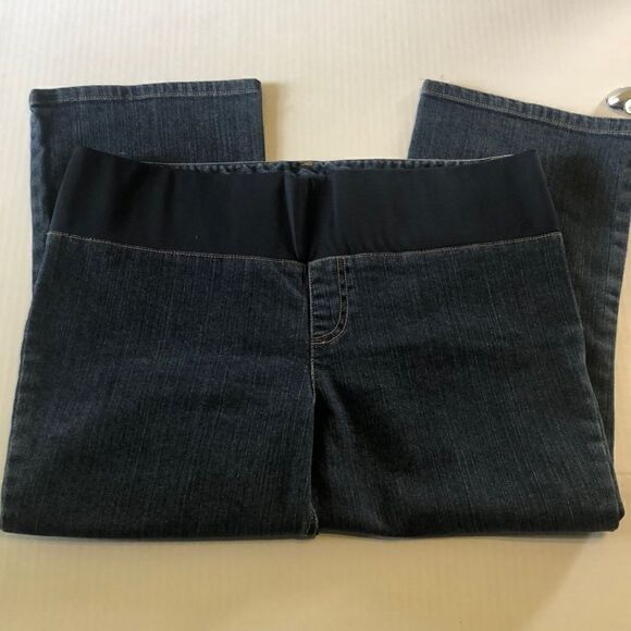 New Additions Maternity Jean Capri - Picture 2 of 5